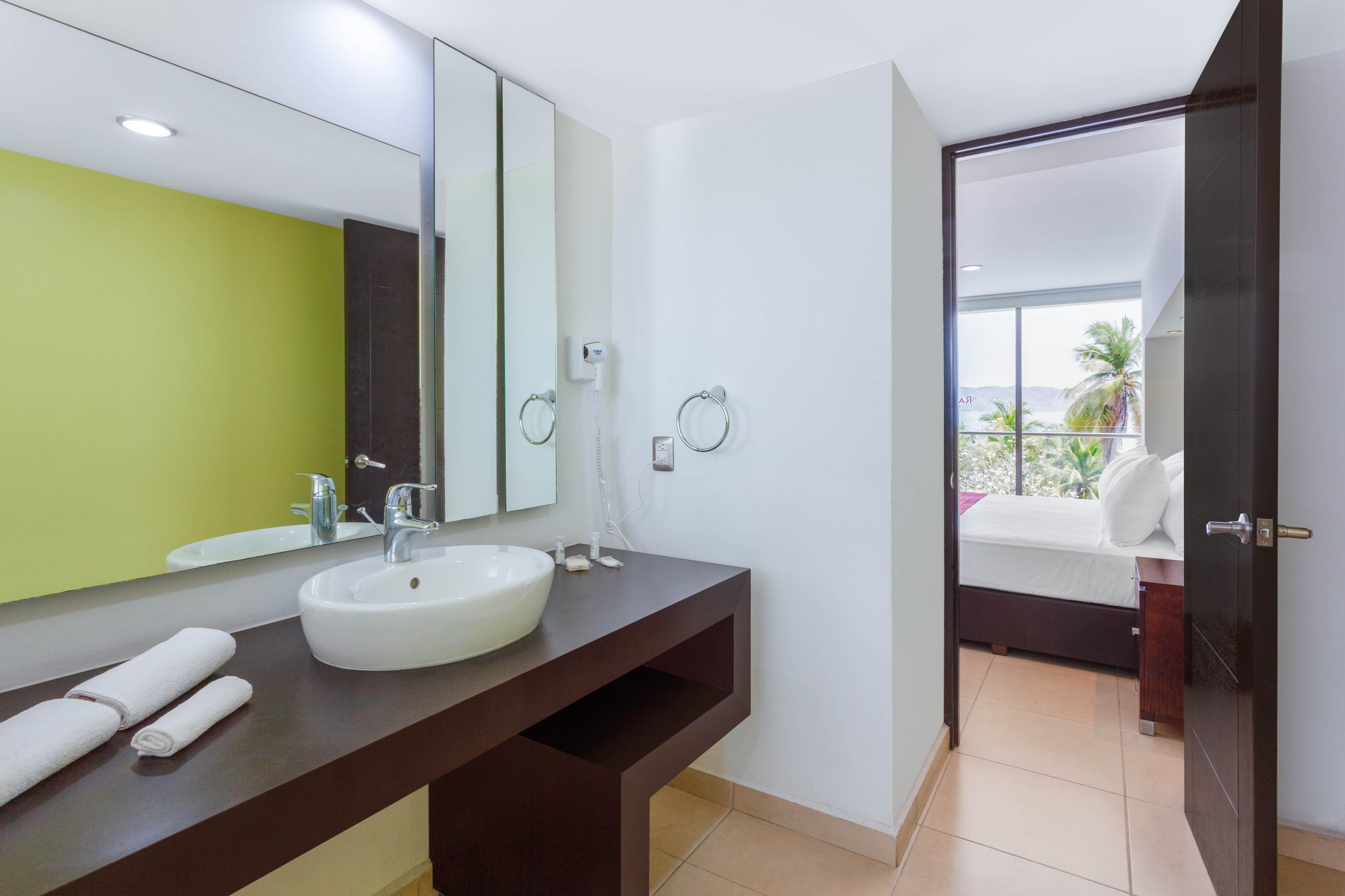 Ramada By Wyndham Acapulco Hotel & Suites Εξωτερικό φωτογραφία